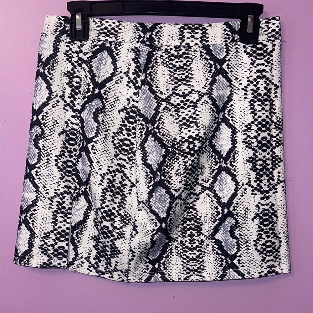 SHEIN Black and White A-Line Mini Skirt for Night Out